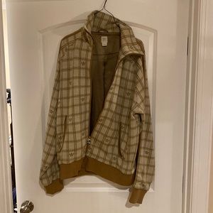 Hey! I have a Adidas Freizeit Klub jacket (XL).